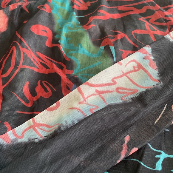 Unique multi-coloured mesh long sleeve with blue detailing - Picture 3 of 4